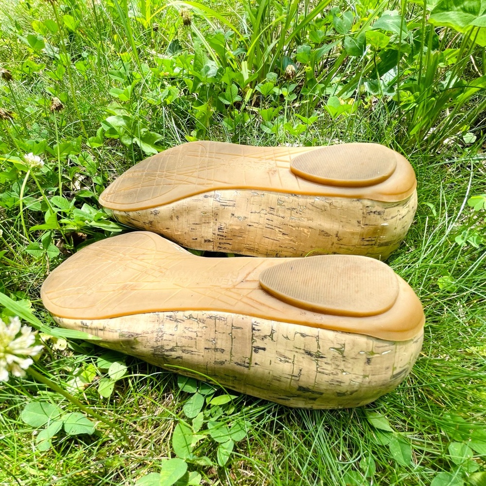 Kenneth Cole Silver Metallic And Tan Flats Size 7.5 - Picture 8 of 13
